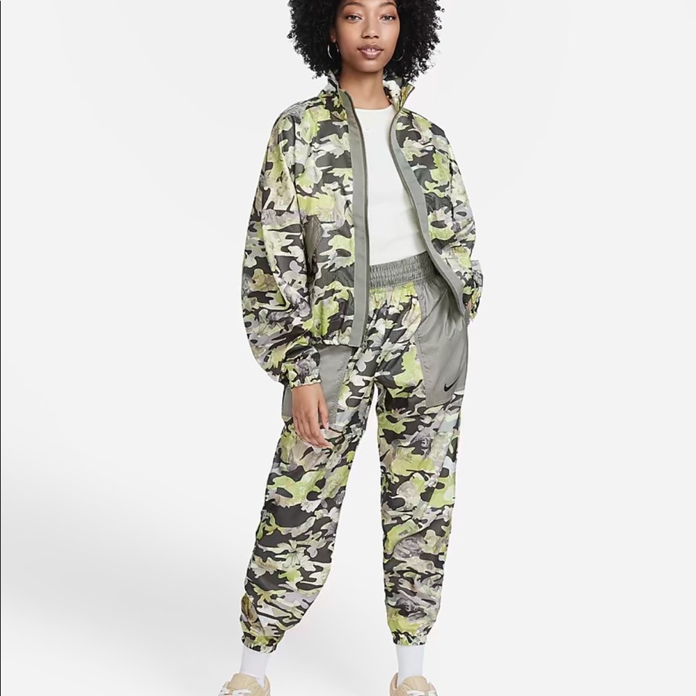 🆕 | ✔️ Nike Woven Pants